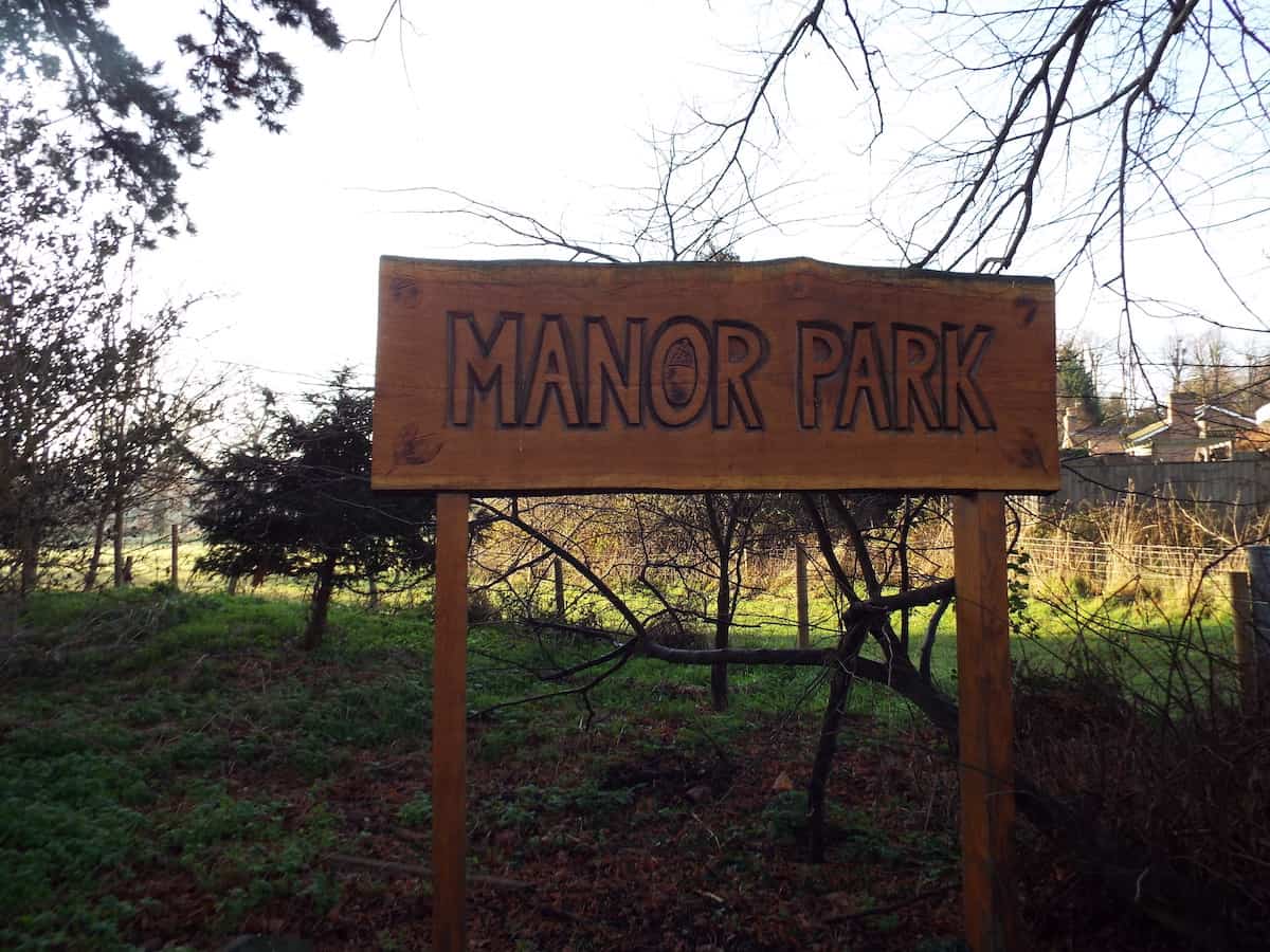 WOODEN MANOR PARK SIGN