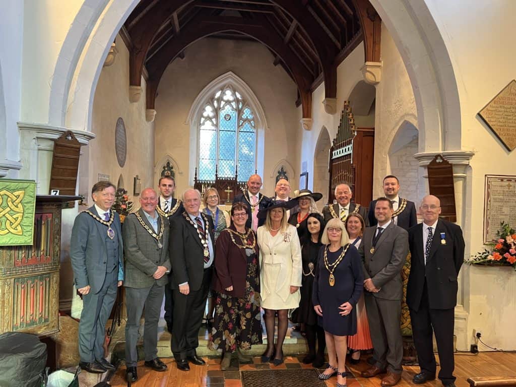 group photo of Town Mayors and Lord Lieutenant of Bedfordshire