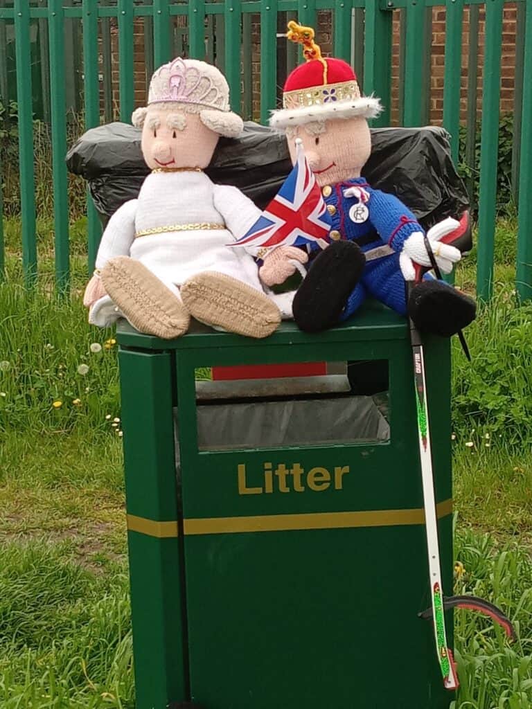 knitted king and queen with litter bin